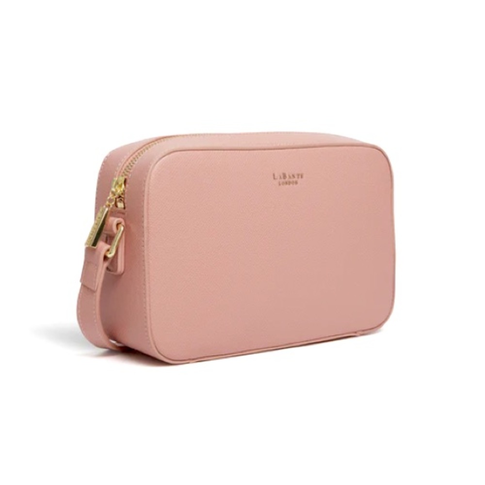 soft ballet pink 🩰☁️ vegan LaBante London “Wren” crossbody camera bag
